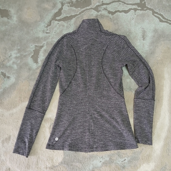 Lululemon Brisk Running 1/2‎ Zip - Picture 5 of 9